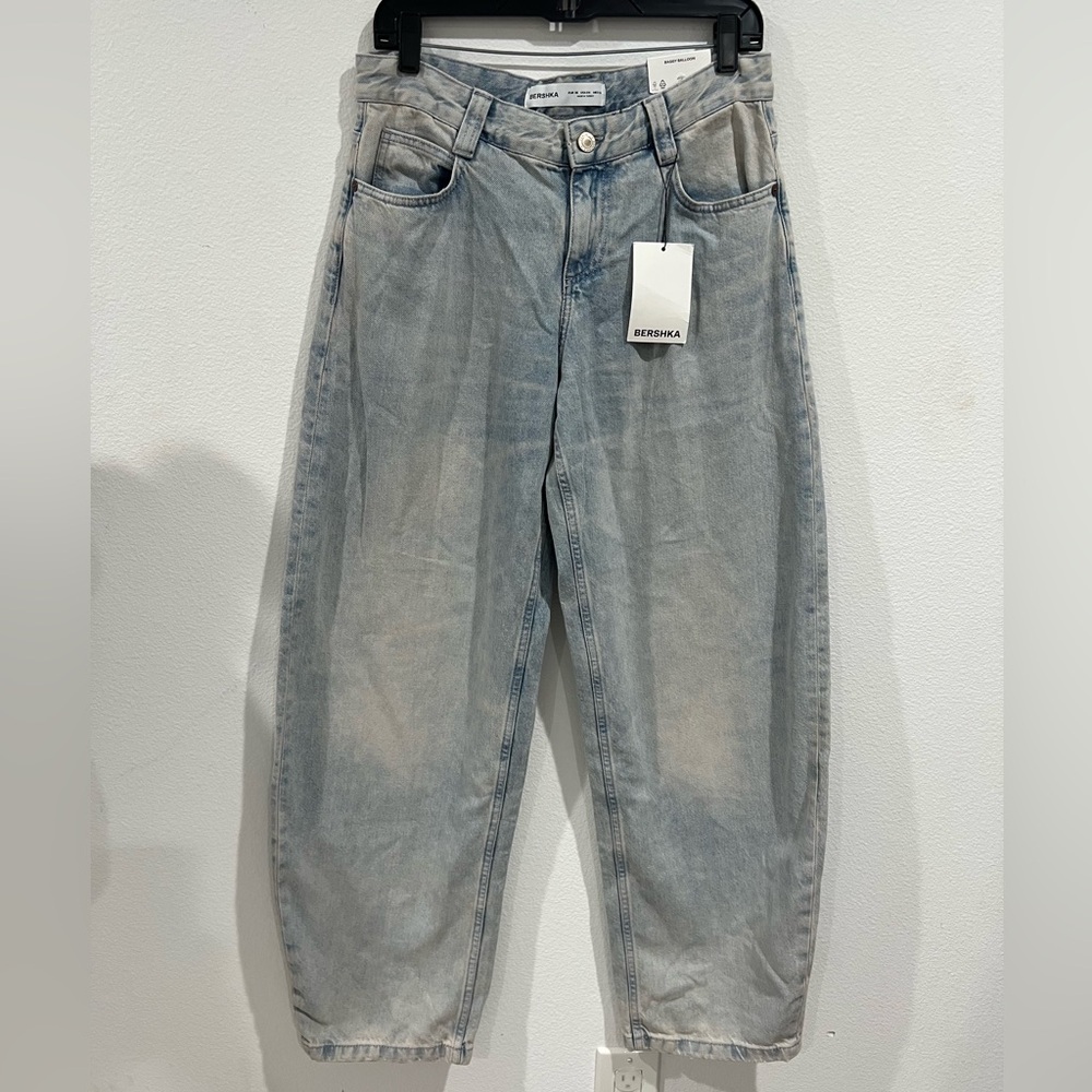 NWT - Baggy Balloon Jeans - Curved Leg - Light Wash - Trendy 2026